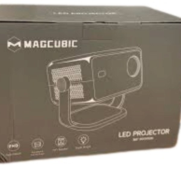 מקרן ה-Magcubic L018 הוא מקרן LED נייד התומך ב-Full HD ומציע מגוון תכונות חכמות